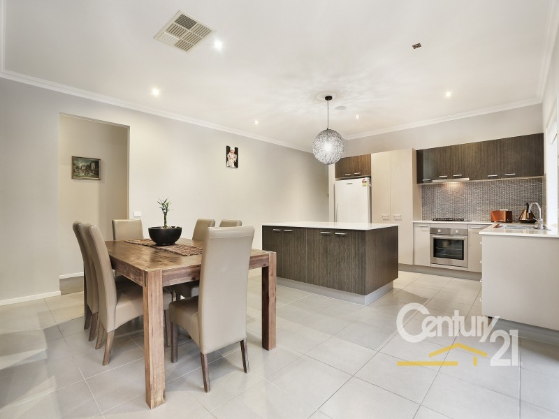 16 Kindred Avenue, Cranbourne North VIC 3977