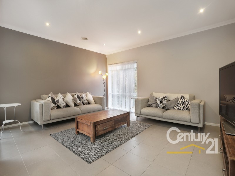 16 Kindred Avenue, Cranbourne North VIC 3977