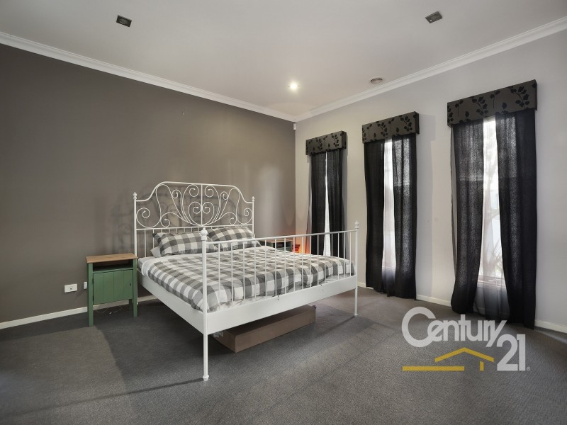 16 Kindred Avenue, Cranbourne North VIC 3977