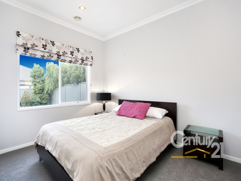 16 Kindred Avenue, Cranbourne North VIC 3977