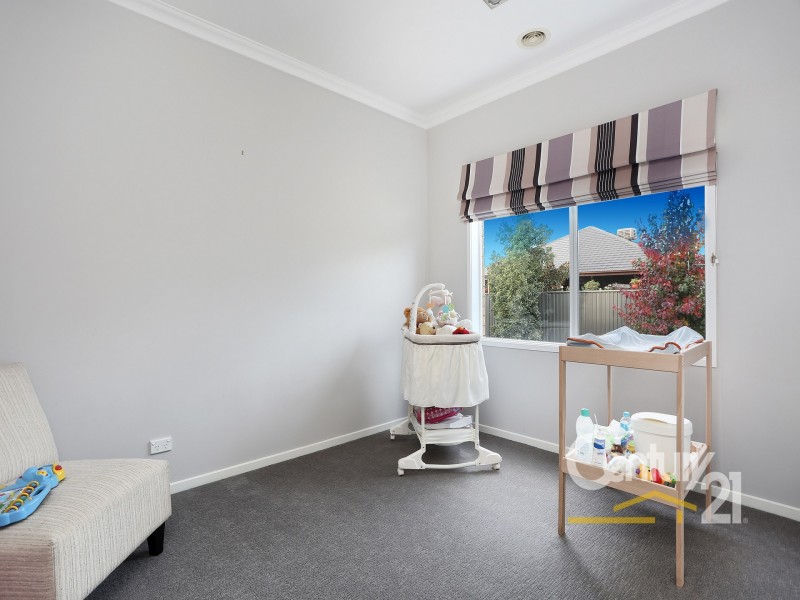 16 Kindred Avenue, Cranbourne North VIC 3977