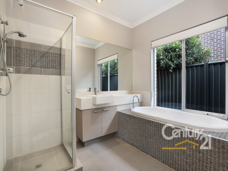 16 Kindred Avenue, Cranbourne North VIC 3977