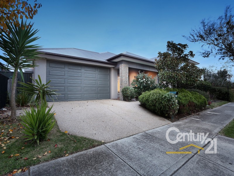 16 Kindred Avenue, Cranbourne North VIC 3977