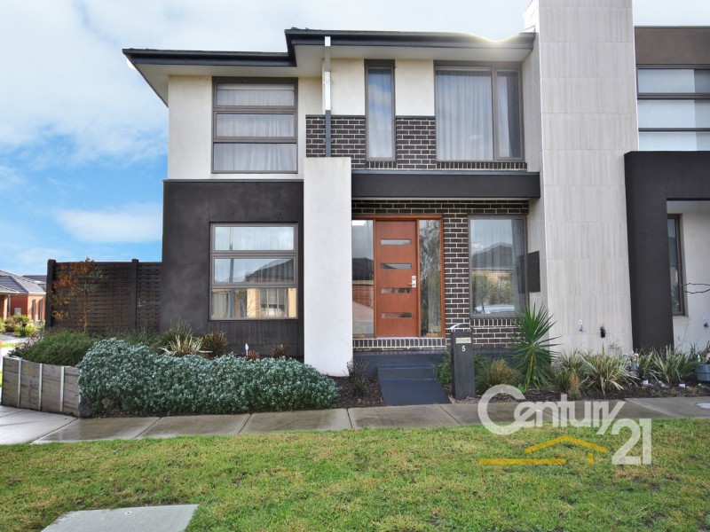 5 Fleuve Rise, Clyde North VIC 3978
