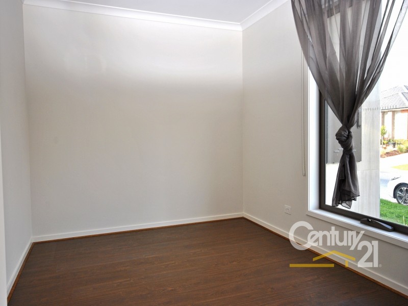 5 Fleuve Rise, Clyde North VIC 3978