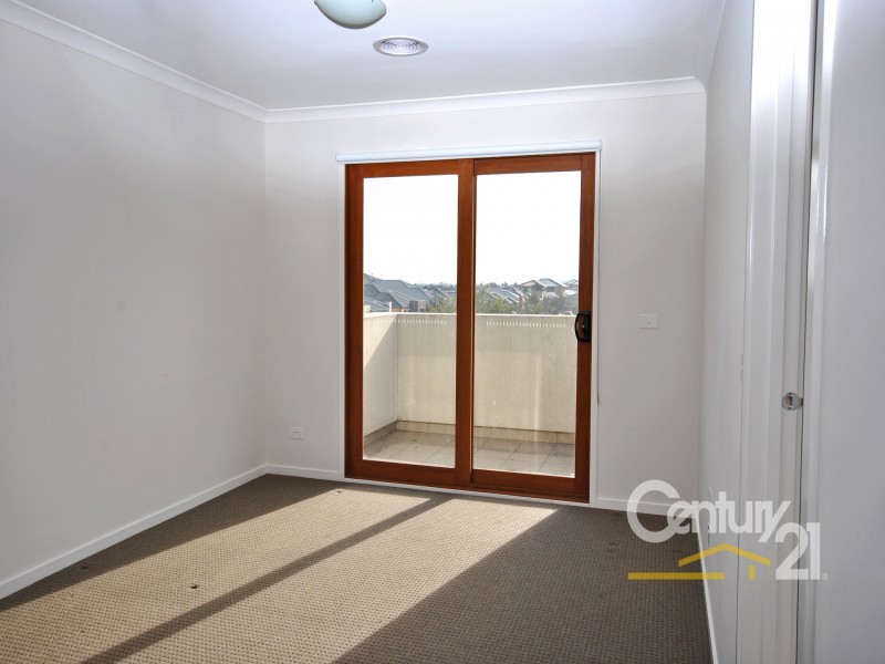 5 Fleuve Rise, Clyde North VIC 3978