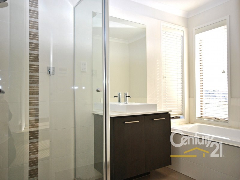 5 Fleuve Rise, Clyde North VIC 3978