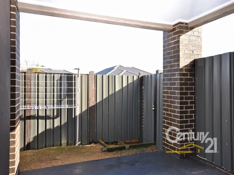 5 Fleuve Rise, Clyde North VIC 3978