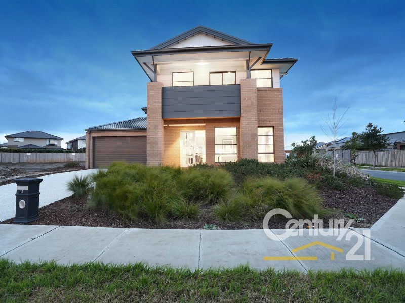 5 Riverstone Boulevard, Clyde North VIC 3978