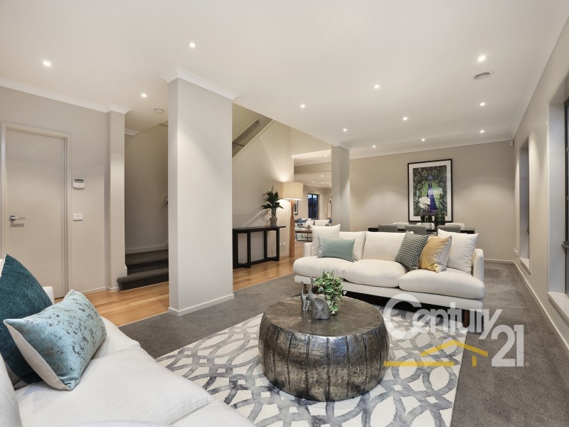 5 Riverstone Boulevard, Clyde North VIC 3978