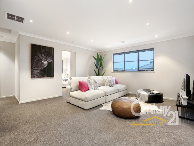 5 Riverstone Boulevard, Clyde North VIC 3978