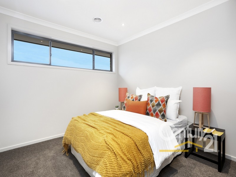 5 Riverstone Boulevard, Clyde North VIC 3978