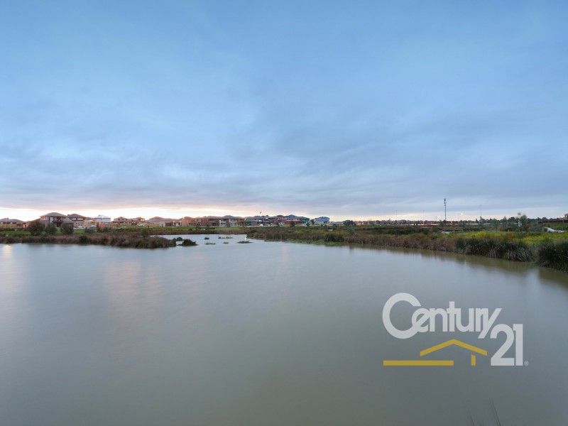 5 Riverstone Boulevard, Clyde North VIC 3978