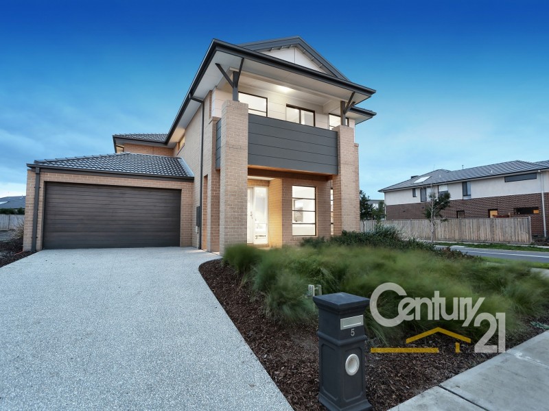 5 Riverstone Boulevard, Clyde North VIC 3978