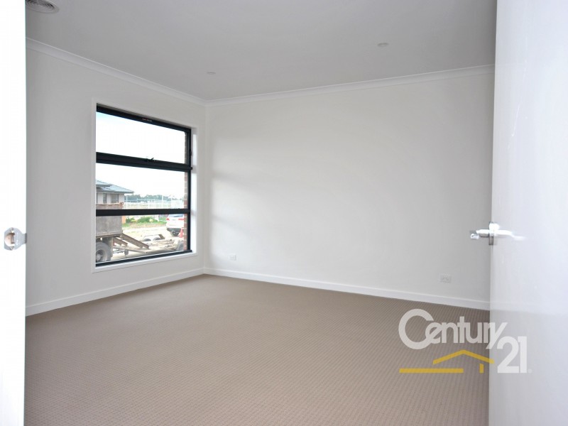 34 Bellhaven Circuit, Clyde North VIC 3978