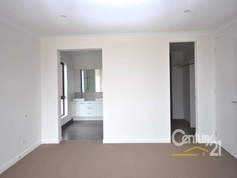 34 Bellhaven Circuit, Clyde North VIC 3978