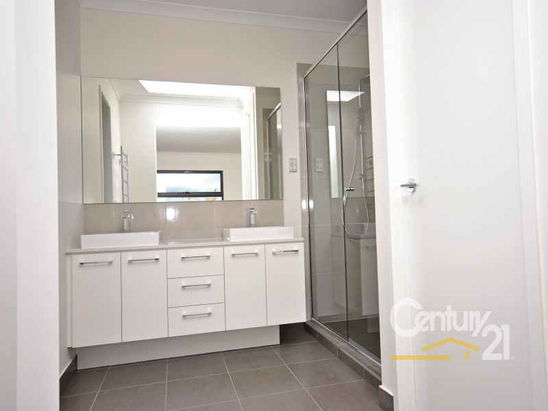 34 Bellhaven Circuit, Clyde North VIC 3978