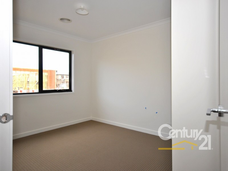 34 Bellhaven Circuit, Clyde North VIC 3978