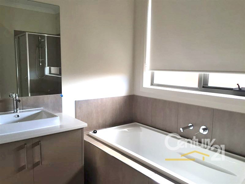 39 Nixon Drive, Berwick VIC 3806