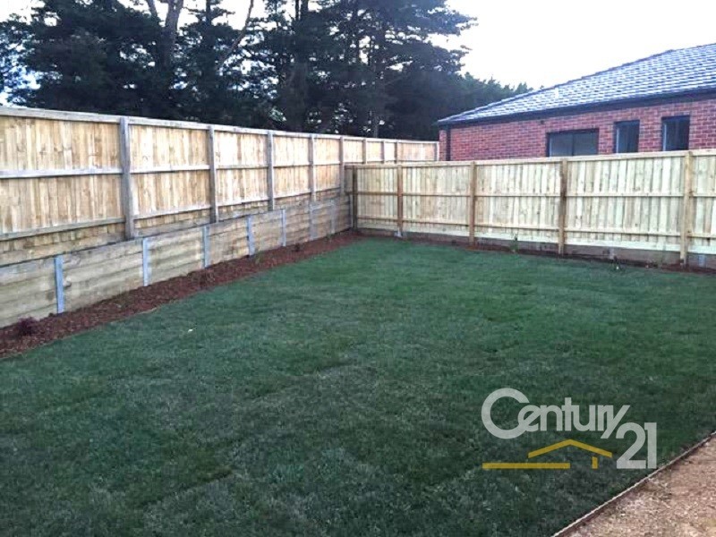 39 Nixon Drive, Berwick VIC 3806