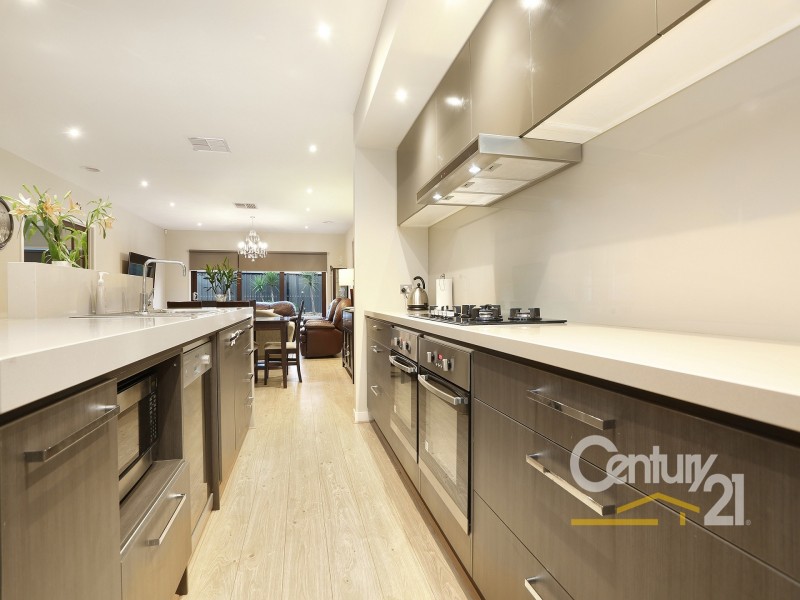 55 Selandra Boulevard, Clyde North VIC 3978