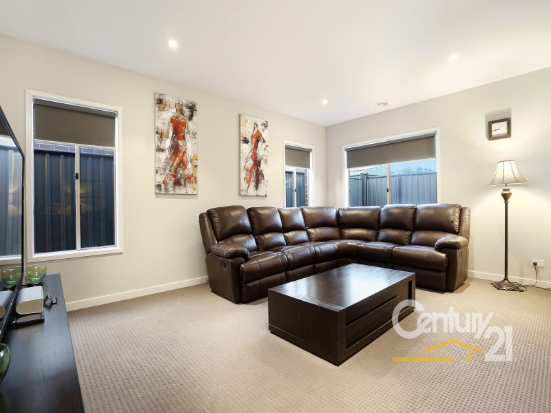 55 Selandra Boulevard, Clyde North VIC 3978