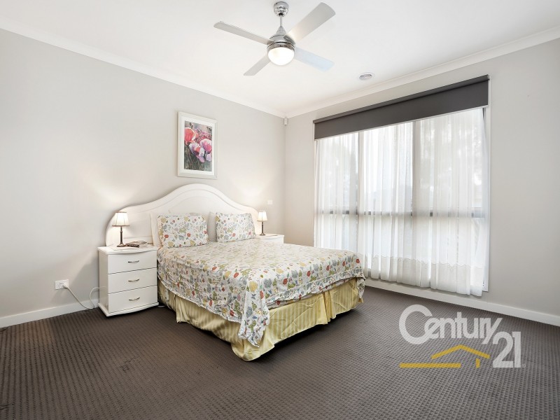 55 Selandra Boulevard, Clyde North VIC 3978