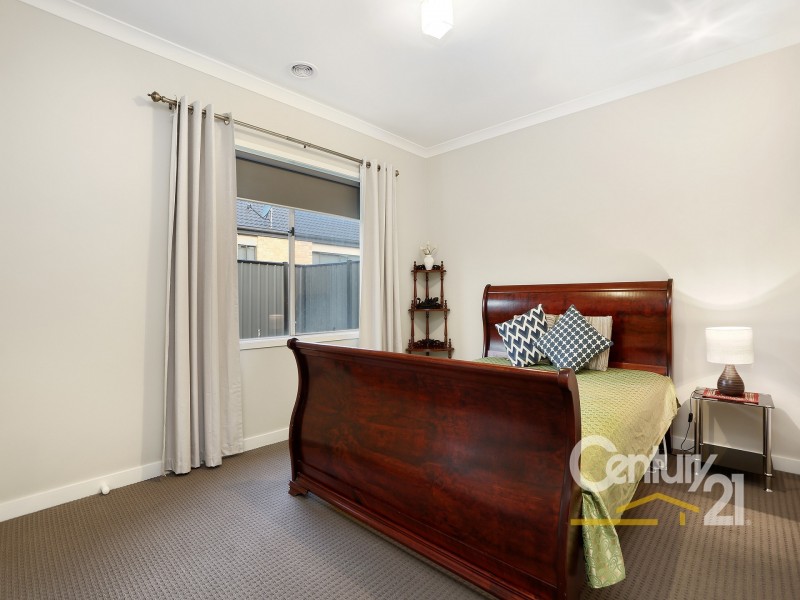 55 Selandra Boulevard, Clyde North VIC 3978