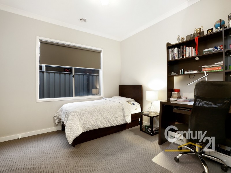 55 Selandra Boulevard, Clyde North VIC 3978