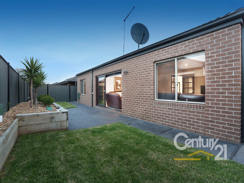 55 Selandra Boulevard, Clyde North VIC 3978
