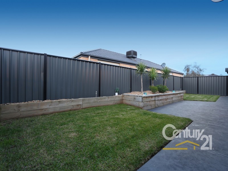 55 Selandra Boulevard, Clyde North VIC 3978