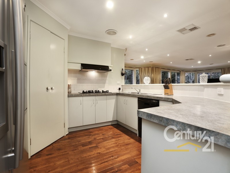 37 Sandalwood Drive, Narre Warren VIC 3805