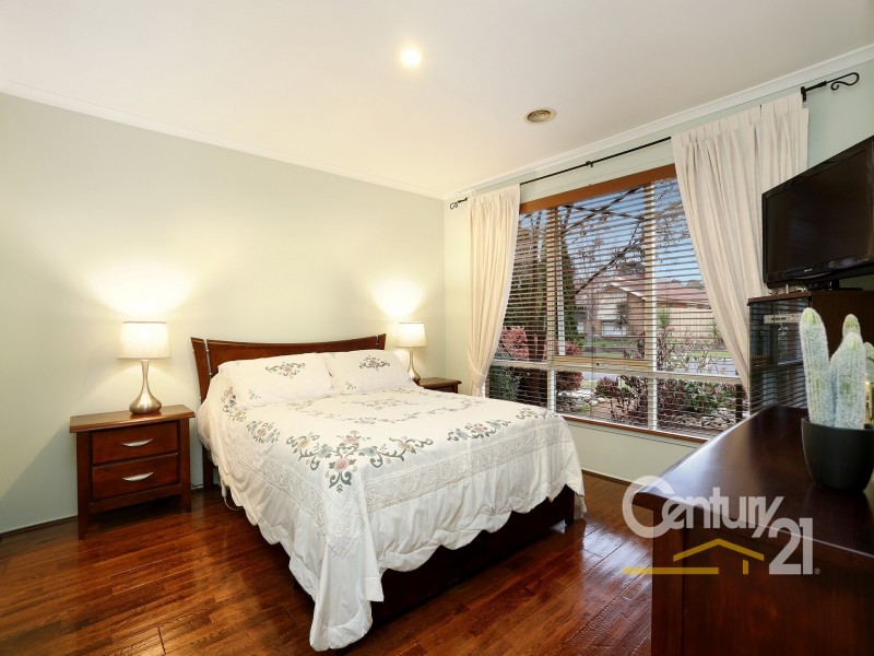 37 Sandalwood Drive, Narre Warren VIC 3805