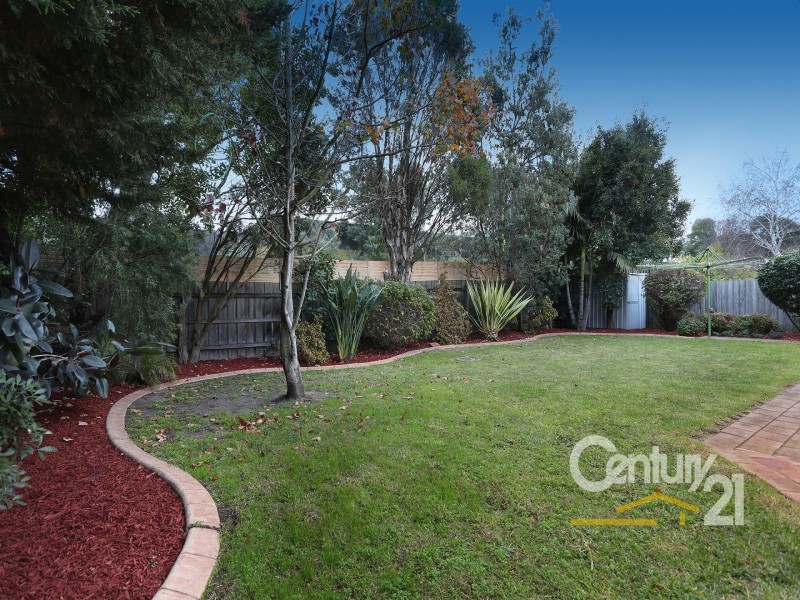 37 Sandalwood Drive, Narre Warren VIC 3805