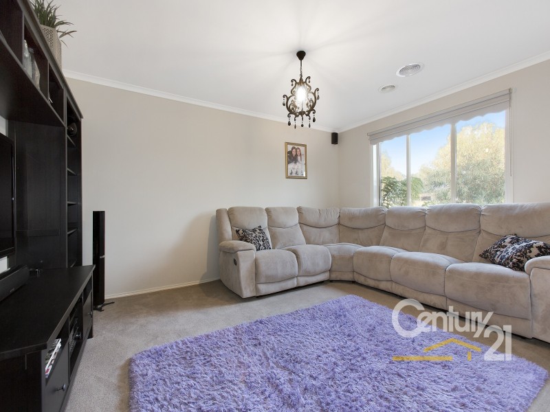 26 Flash Dan Drive, Cranbourne East VIC 3977