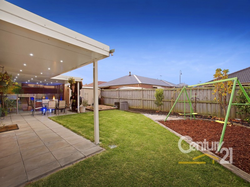 26 Flash Dan Drive, Cranbourne East VIC 3977