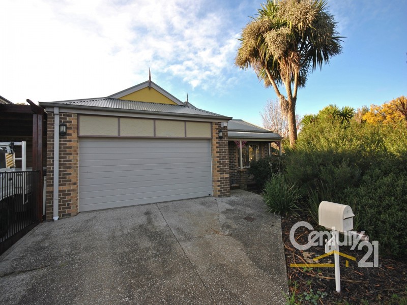 2 Don Collins Way, Berwick VIC 3806