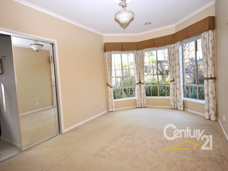 2 Don Collins Way, Berwick VIC 3806