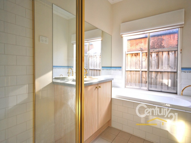 2 Don Collins Way, Berwick VIC 3806