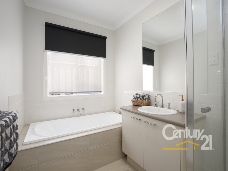 4 Sutton Rise, Cranbourne North VIC 3977