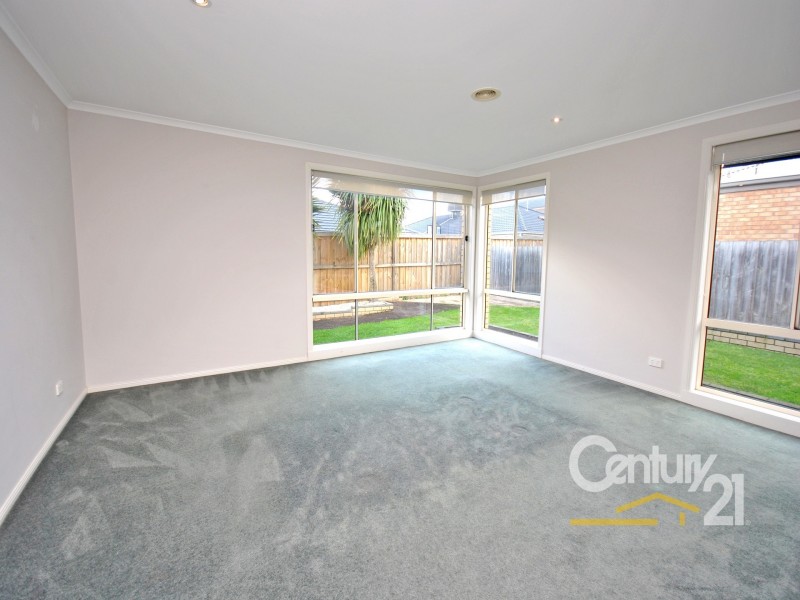 52 Hartsmere Drive, Berwick VIC 3806