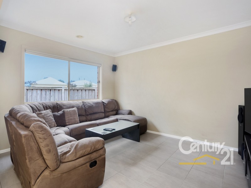 17 Don Collins Way, Berwick VIC 3806