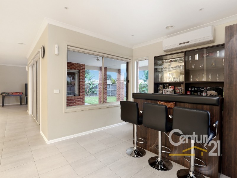 17 Don Collins Way, Berwick VIC 3806