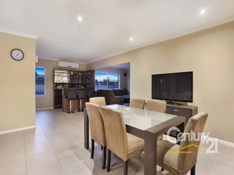 17 Don Collins Way, Berwick VIC 3806