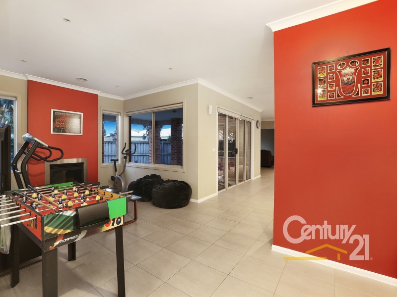 17 Don Collins Way, Berwick VIC 3806