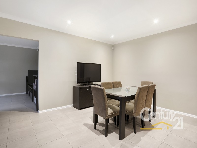 17 Don Collins Way, Berwick VIC 3806