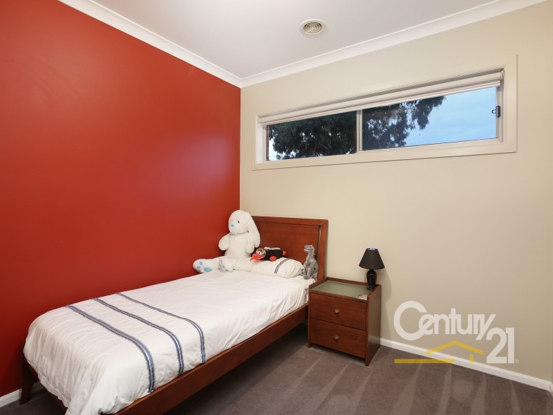 17 Don Collins Way, Berwick VIC 3806