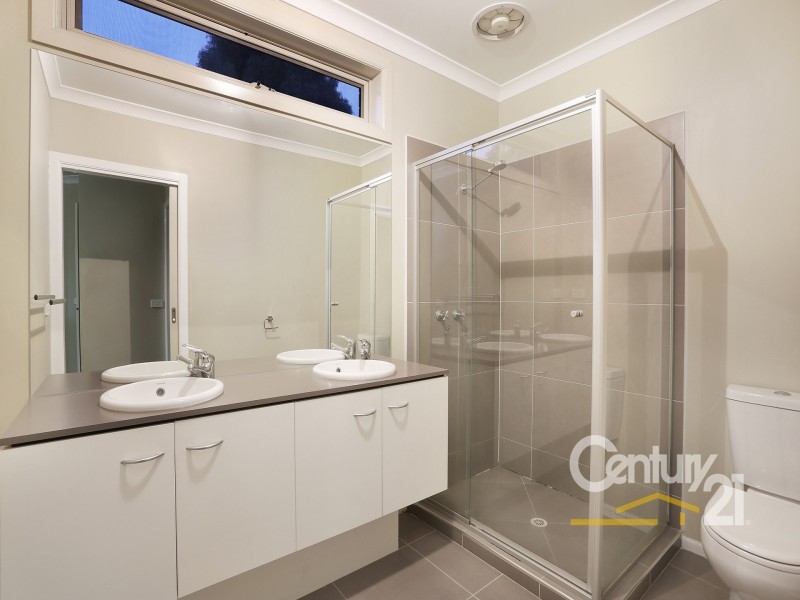 17 Don Collins Way, Berwick VIC 3806