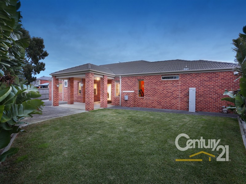17 Don Collins Way, Berwick VIC 3806