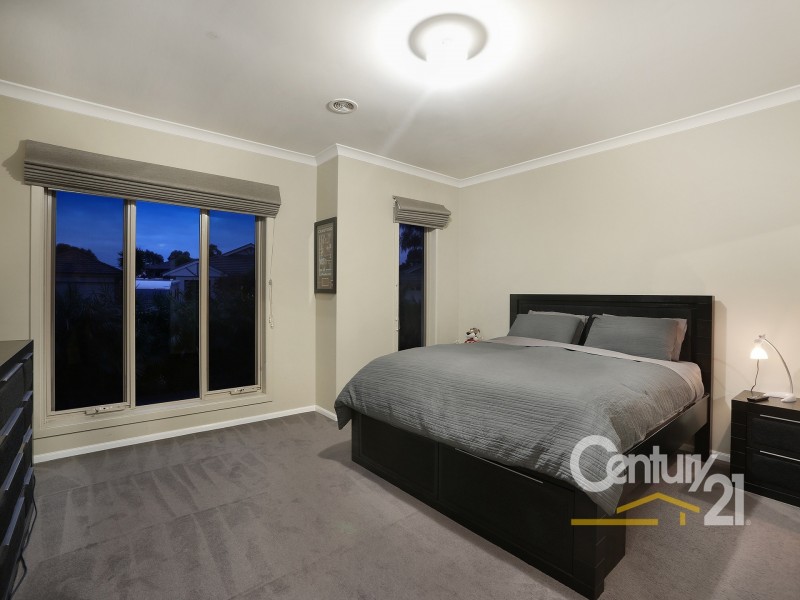 17 Don Collins Way, Berwick VIC 3806